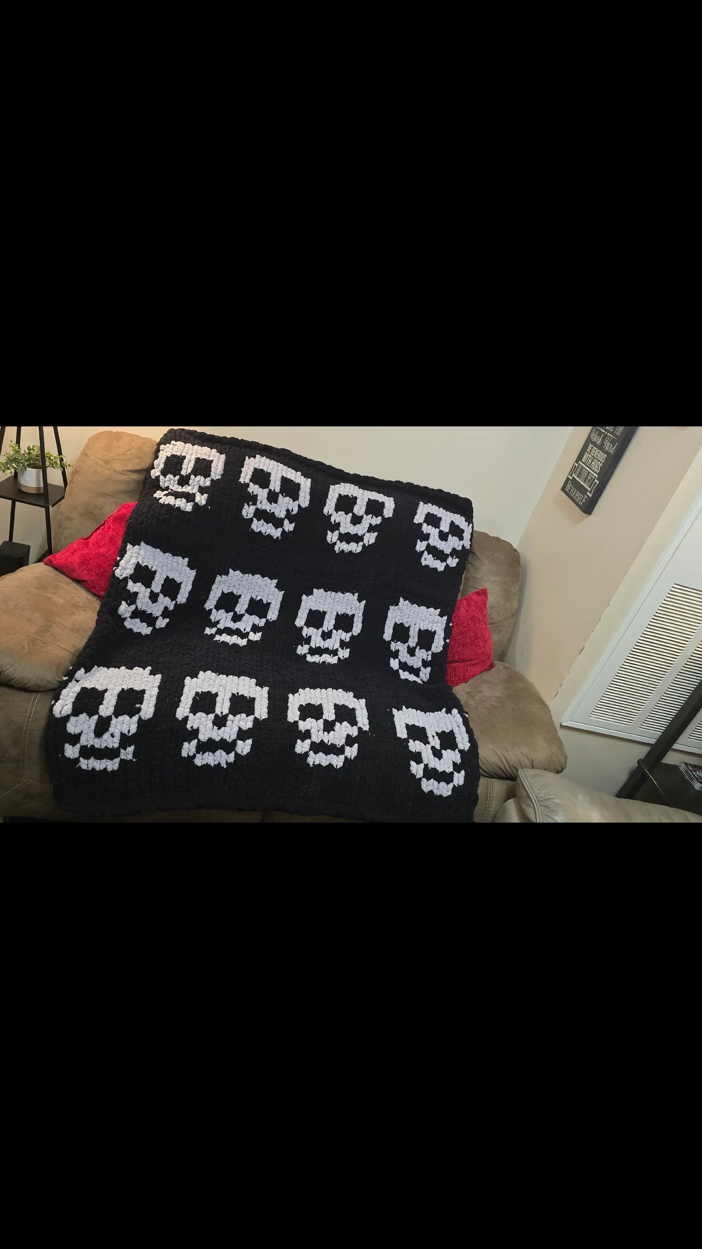 Chunky Knit Skull Blanket