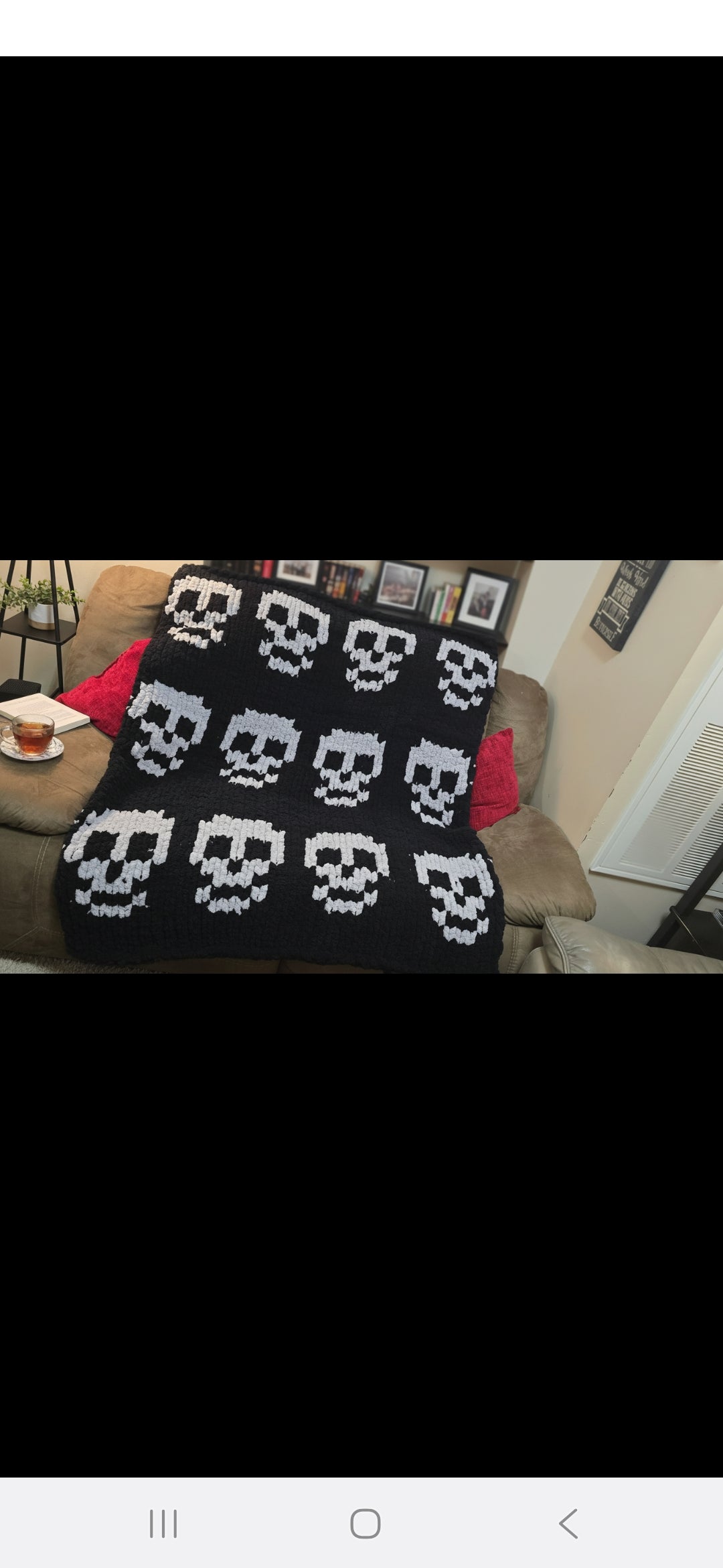 Chunky Knit Skull Blanket